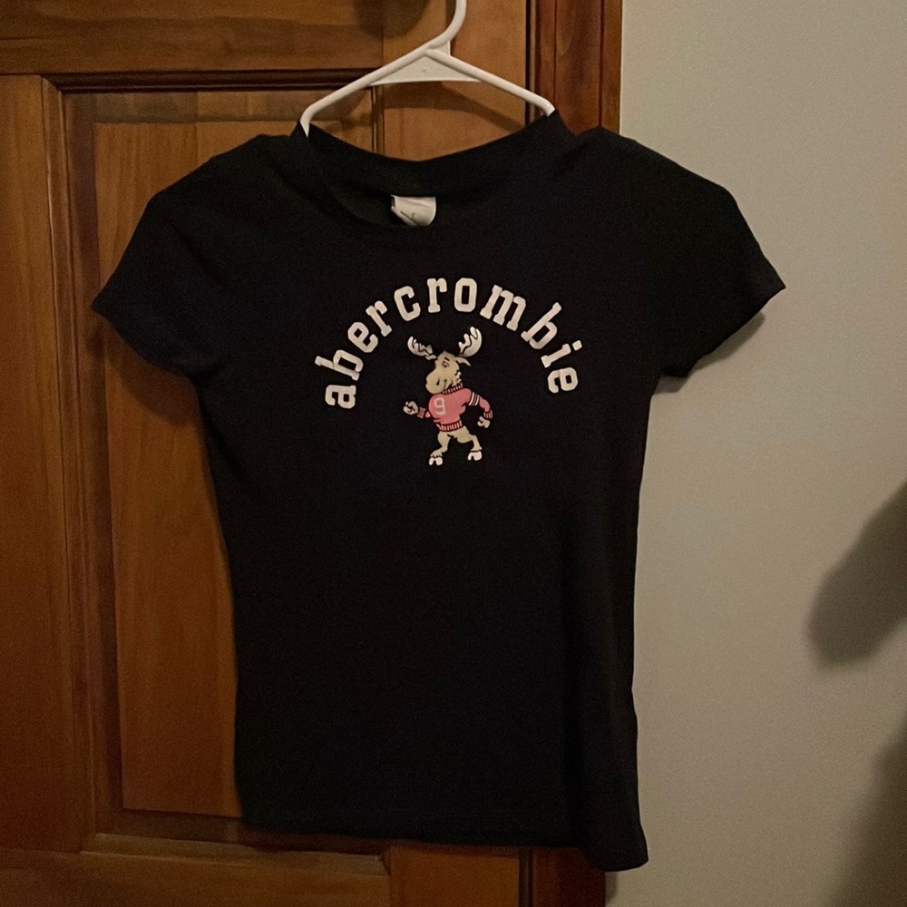 A black shirt sleeve tee shirt that says Abercrombie, size L girls, Abercrombie.